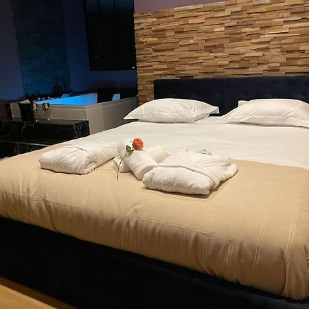 Le Cocon Des Granges - Suite Sauna Jaccuzi Spa Bonnieres-sur-Seine Bagian luar foto